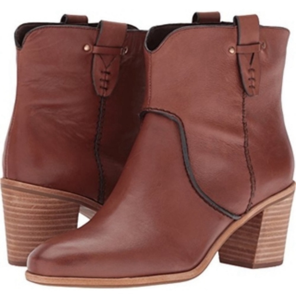 Bass Sophia Leather  Heeled Western Bootie Women’s Size 8M‎